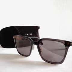 トムフォード 1132-K 05Vブラック サングラス ケース付 トムフォード 1132-K 05Vブラック サングラス ケース付 - メルカリ