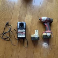 Ryobi インパクトドライバー 12V 充電器付きのサムネイル
