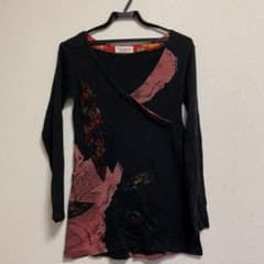goukのTシャツ レース柄と蝶のサムネイル