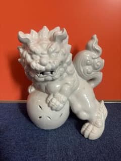 1815  九谷焼 白磁玉乗り獅子　縁起物 獅子置物 高さ約32cm  時代物 m35826856885_1.jpg?1721575384