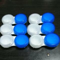 コンタクトケースのサムネイル