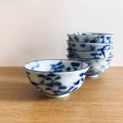 〈清朝時代 古伊万里・5客〉骨董 当時物 食器 陶器 茶器 染付「なずな」②のサムネイル
