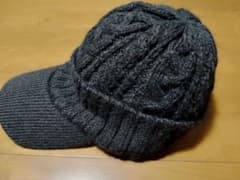 HIGHLAND　ニットキャップ 　つば付き ケーブル編み ダークグレーのサムネイル