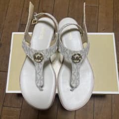 MICHAEL KORS トングサンダル ベージュのサムネイル