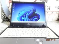 富士通　軽量　12インチ　ノートパソコンP772/E　win11 DVDのサムネイル