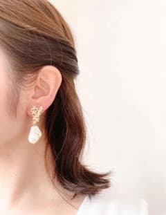 ミニフラワー×バロックパールイヤリングのサムネイル