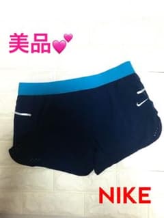 カナクさま専用　NIKE ナイキ ショートパンツ　Mサイズのサムネイル