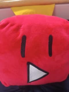 赤い四角い動ありぬいぐるみのサムネイル