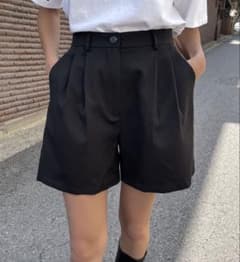 ブラック タック入り ショートパンツのサムネイル