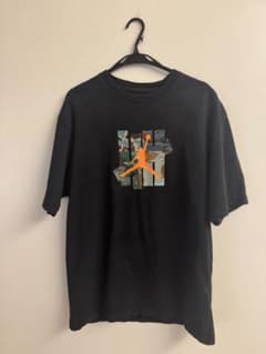 【激レア】JORDAN × UNDEFEATED コラボTシャツ カモ柄 黒のサムネイル