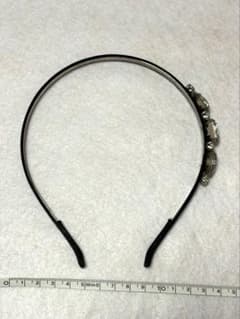 クリスタル装飾の黒いヘアバンドのサムネイル
