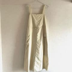 GU/ジーユー　サロペットのサムネイル
