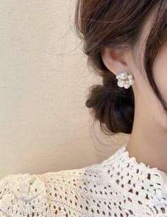 パールピアス 韓国風 パールデコレーション ピアスのサムネイル