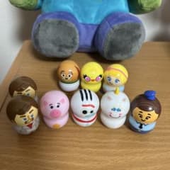 カラフルキャラクター フィギュア 8体セット　トイストーリーのサムネイル