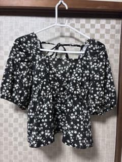 花柄パフスリーブトップスのサムネイル