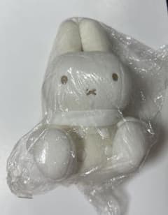 雪の日ミッフィー ホワイト ぬいぐるみ - メルカリ