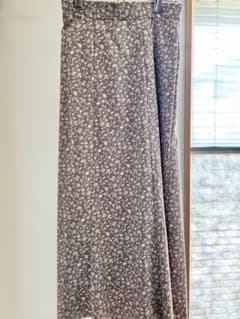【最終値下げ！】フレアロングスカート 花柄 ベージュ、Mサイズしまむら購入のサムネイル