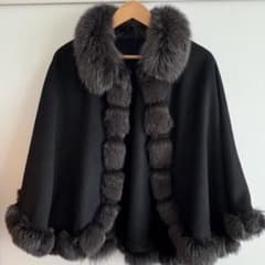 【美品】SAGA FURS サガファー　ポンチョ　ケープのサムネイル