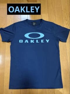 はとさん様専用　OAKLEY Tシャツ ロゴプリント メンズSサイズ　紺色のサムネイル