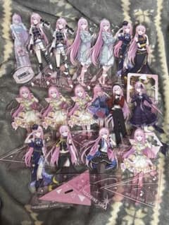 Megurine Luka Acrylic Stand Set