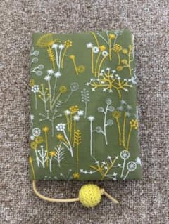 ボタニカル刺繍 ブックカバー A6文庫本サイズ（グリーン）のサムネイル