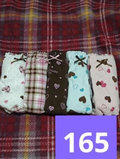 新品未使用ハートがかわいいガールズショーツ5枚組165サイズのサムネイル