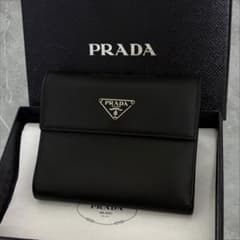 ✨超極美品✨ PRADA プラダ 三つ折り財布 サフィアーノ ブラック 三角