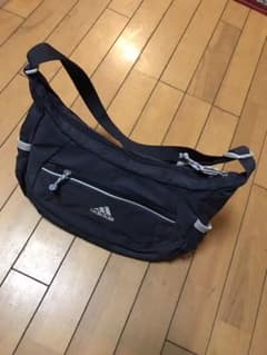 豹王ジャッカル様専用⭐️送料無料！アディダス ショルダーバッグのサムネイル