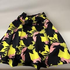 GUESS フレアスカート 黒・黄色・ピンクのサムネイル