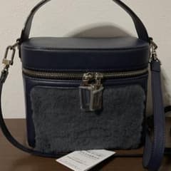 ☆開店セール☆ 新品未使用 美品 エポイ shiki レザー バニティバッグ 