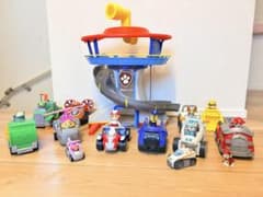 パウパトロール パウステーション+10台フィギュア ビークル +本などおまけ付き