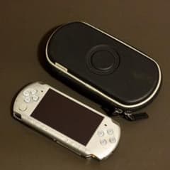 psp 3000 本体 ケース付きのサムネイル