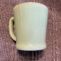 淡い緑色のマグカップのサムネイル