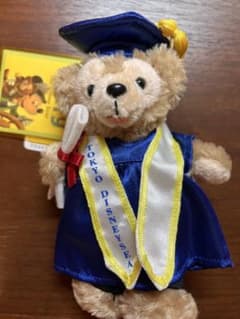 東京ディズニーシー限定 ダッフィー　卒業式　ぬいぐるみバッジ 東京ディズニーシー限定 ダッフィー 卒業式 ぬいぐるみバッジ - メルカリ