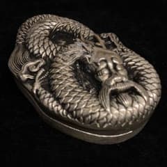 旧蔵　文房具　書道　硯 凹凸五爪銀龍彫刻　インテリア　置物　縁起物　時代物 旧蔵 文房具 書道 硯 凹凸五爪銀龍彫刻 インテリア 置物 縁起物 時代物