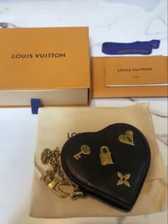 LOUIS VUITTON コインケース　ハート型 黒 エピのサムネイル