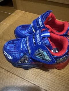 JURASSIC WORLD キッズスニーカー 光る靴のサムネイル