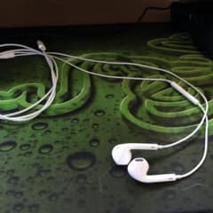 Apple純正イヤフォンのサムネイル