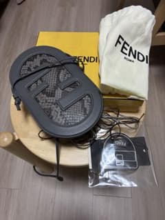 お値下げ✰正規品です！　FENDI　オーロックフォンホルダー　ショルダー