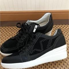 美品 ヒールスニーカー24.5のサムネイル