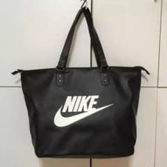 NIKE トートバッグ　トラベルバックのサムネイル