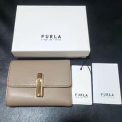 【新品未使用】FURLA 三つ折り財布 グレージュ ゴールド イリデ 新品未使用】FURLA 三つ折り財布 グレージュ ゴールド イリデ - メルカリ