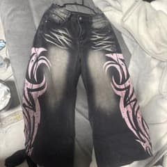 ブラックデニムパンツ ピンク柄のサムネイル