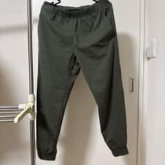 GU ジョガーパンツ カーキ Mサイズのサムネイル