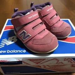 ニューバランス スニーカーのサムネイル