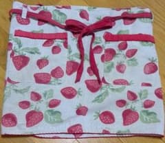苺柄がかわいいカフェエプロン(^^*)(*^▽^*)のサムネイル