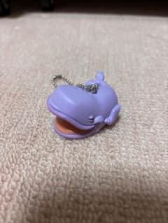 クジラ型カプセルトイ 紫色 キーチェーン付き　ホエール　ディズニー