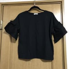 新品　アースミュージック&エコロジー　ギャザースリーブプルオーバーのサムネイル