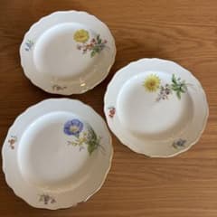 新品・未使用、一級品　マイセン三つ花（けし）　25.5Φcmディナー皿 新品・未使用、マイセン三つ花 18センチ ケーキ皿 3枚セット - メルカリ