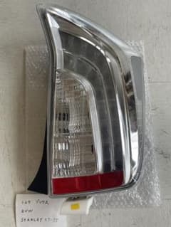純正　トヨタ プリウス 右 テールランプ STANLEY 47-55のサムネイル